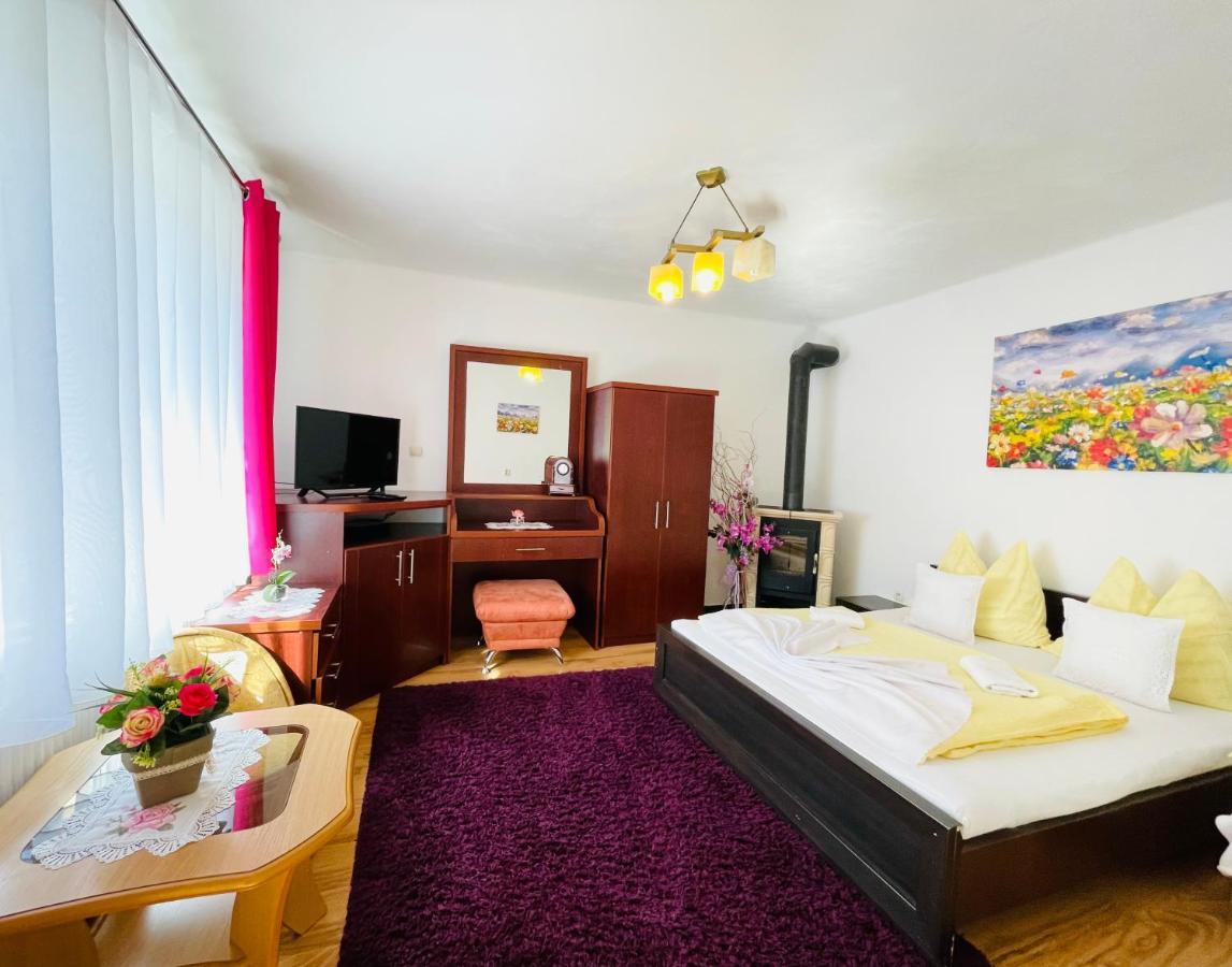 Apartmany Pod Troma Korunami Červený Kláštor Extérieur photo